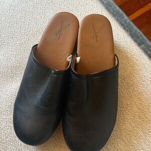 Universal Thread Black Faux-Leather clog